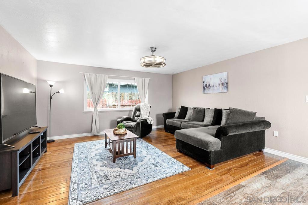 7703 Woodbine Way
