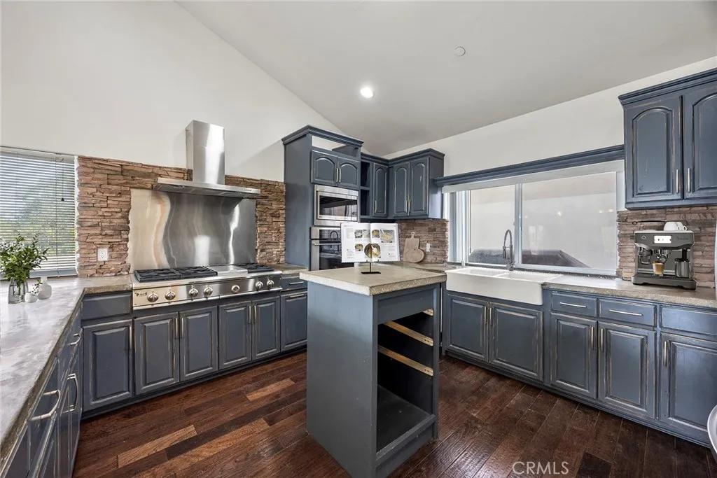 Anaheim Hills, California 92808, United States, 10 Bedrooms Bedrooms, ,9 BathroomsBathrooms,Residential,Active,243678