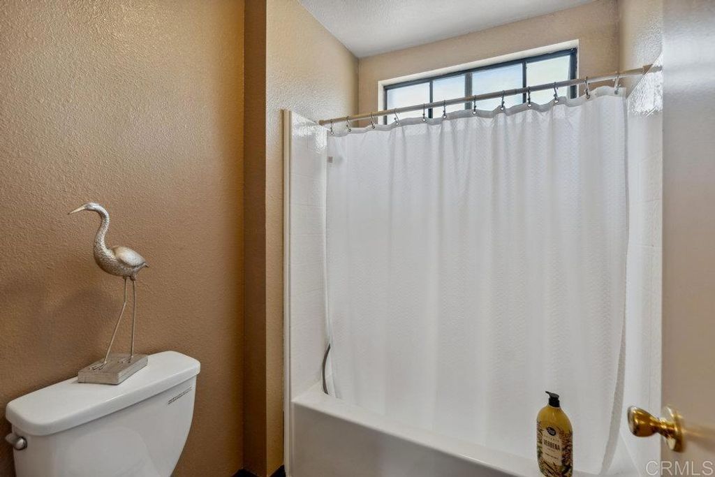 listing image 130724522703779074599