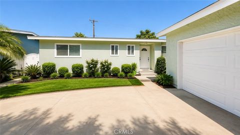 Photo of 1201 S Douglas ST, Santa Ana, CA 92704 (MLS # NP26103229)
