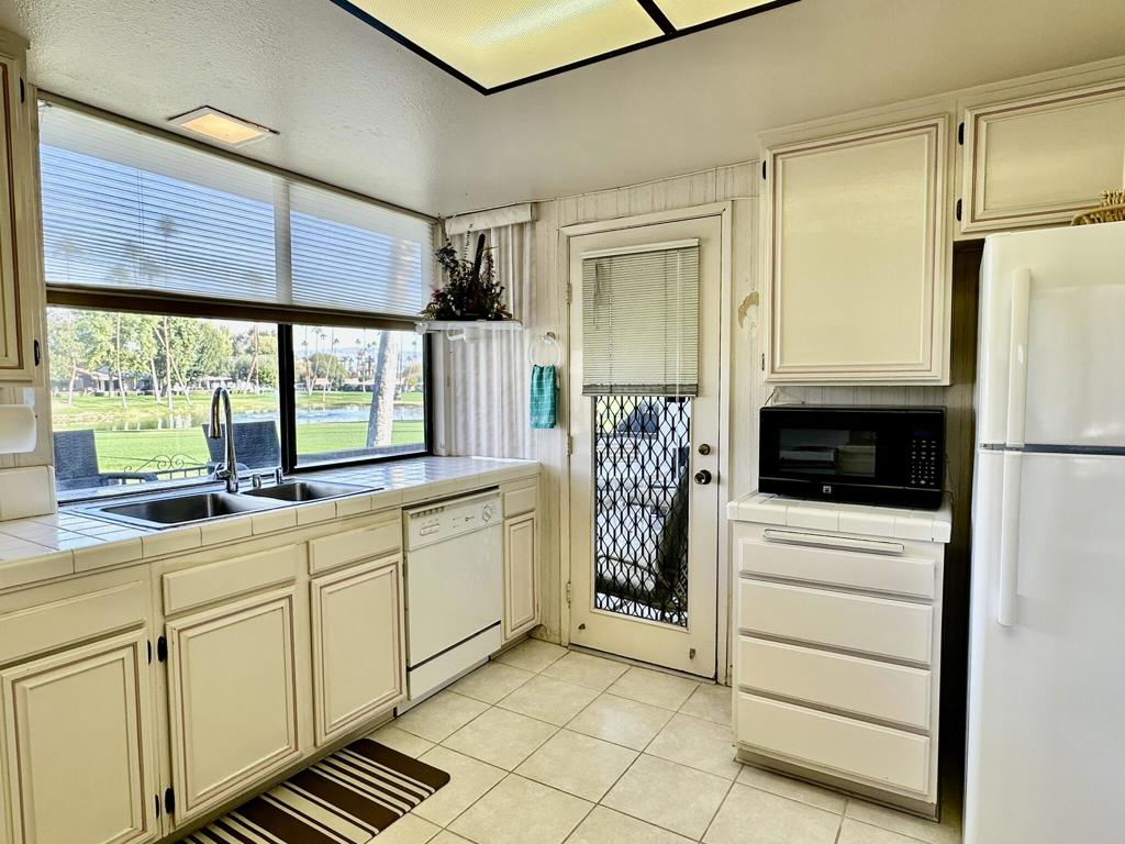 Rancho Las Palmas C. - Residential Lease