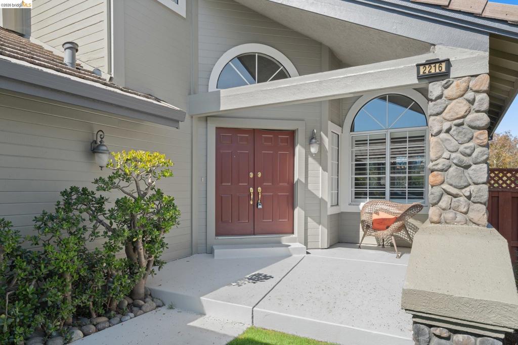 2216 Colonial Ct
