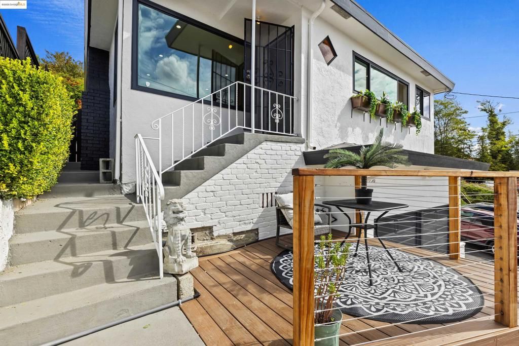 Photo of 7756 Sunkist Dr Dr, Oakland, CA 94605 (MLS # 41119454)