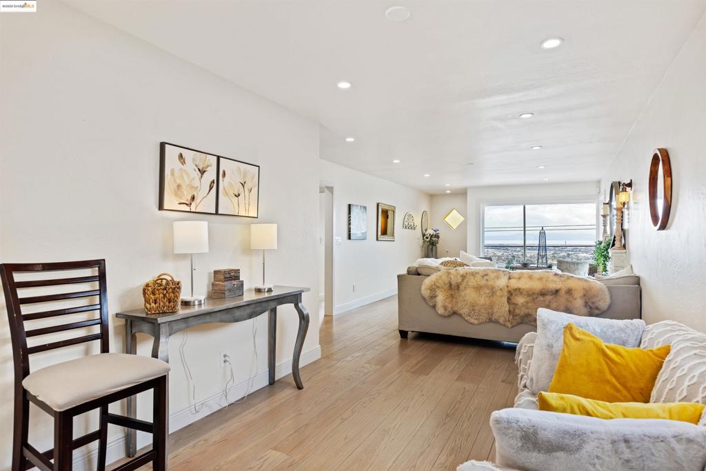 KING ESTATES - Residential