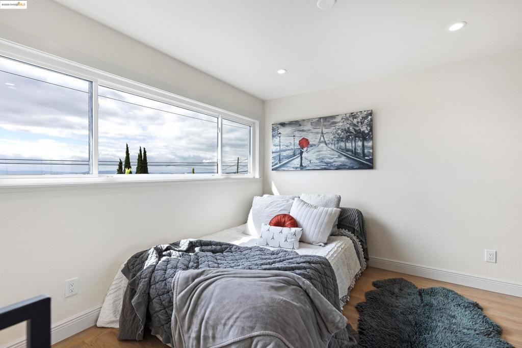 KING ESTATES - Residential