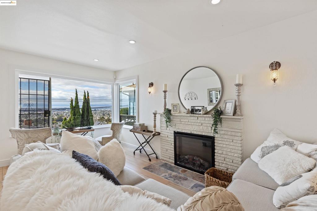 KING ESTATES - Residential