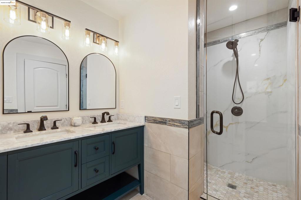 KING ESTATES - Residential