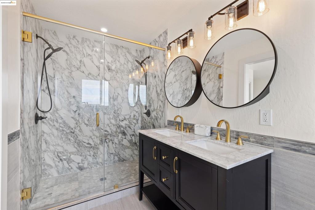 KING ESTATES - Residential