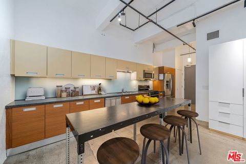 Photo of 738 S Los Angeles Street #305, Los Angeles, CA 90014 (MLS # 26633871)