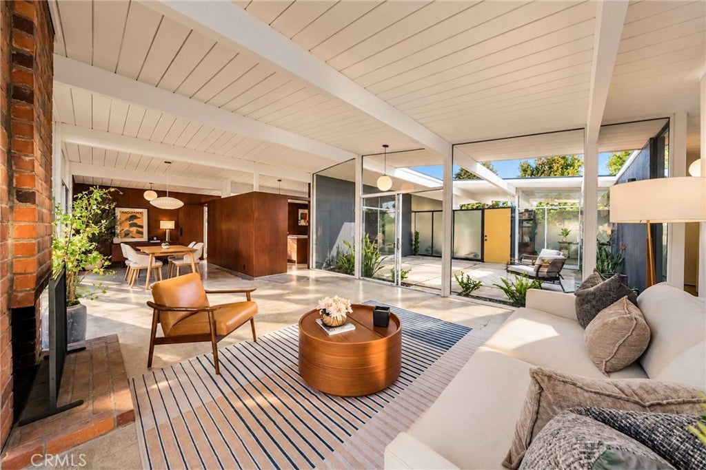 842 E Glendale