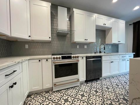 9539 Compass Point Dr S San Diego CA 92126