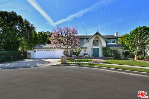 Photo of 17616 Corinthian Drive, Encino, CA 91316 (MLS # 26667029)