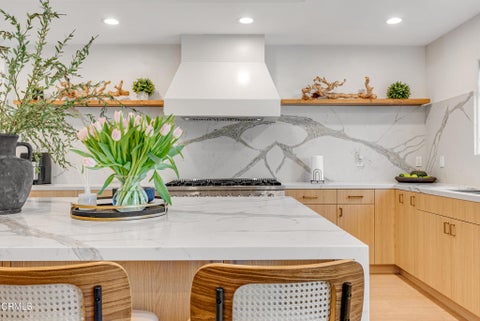 Photo of 367 S Oak Avenue, Pasadena, CA (MLS # P1-28366)