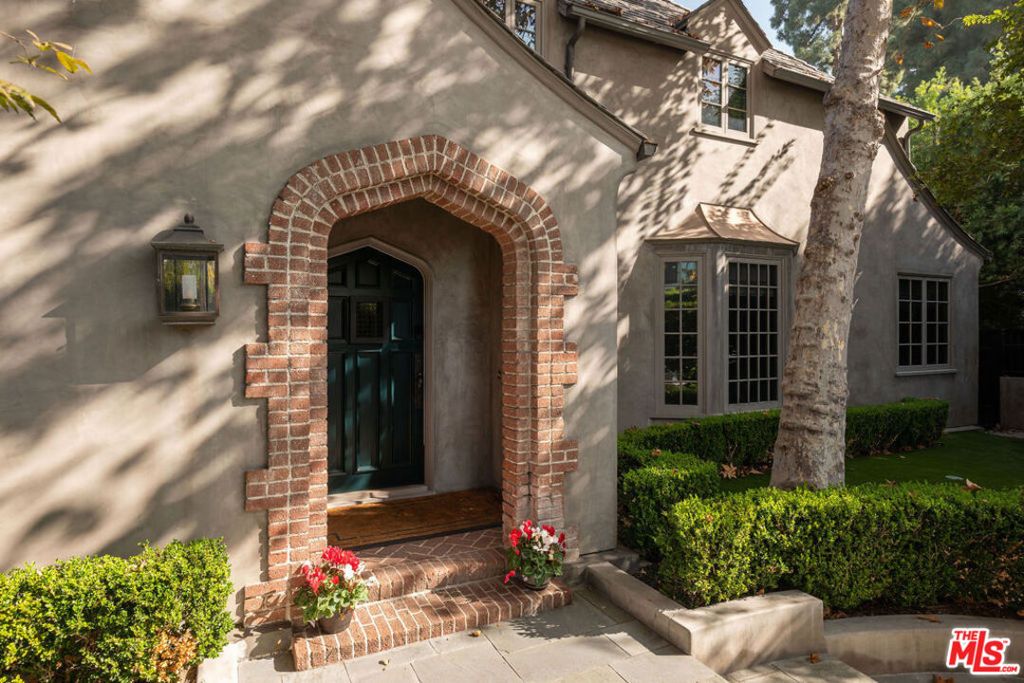 Photo of 1614 N Fairfax Avenue, Los Angeles, CA 90046 (MLS # 25618221)