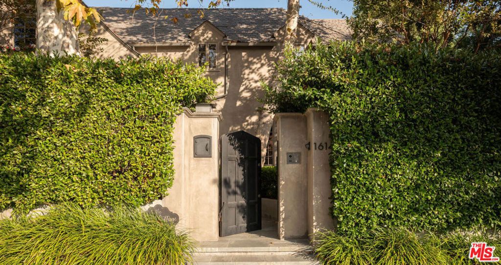 Photo of 1614 N Fairfax Avenue, Los Angeles, CA 90046 (MLS # 25618221)