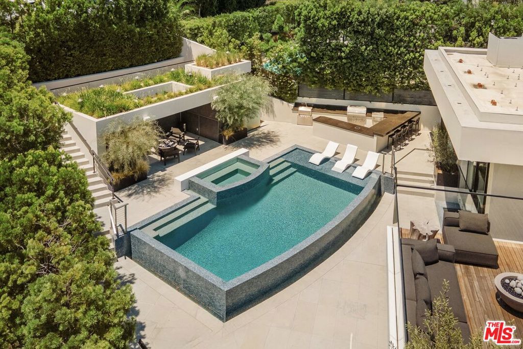 Photo of 1317 Londonderry Place, Los Angeles, CA 90069 (MLS # 26985505)