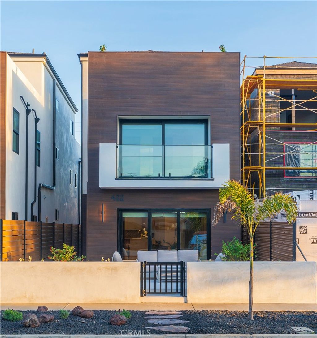 Photo of 422 20th Street, Huntington Beach, CA 92648 (MLS # OC25269306)