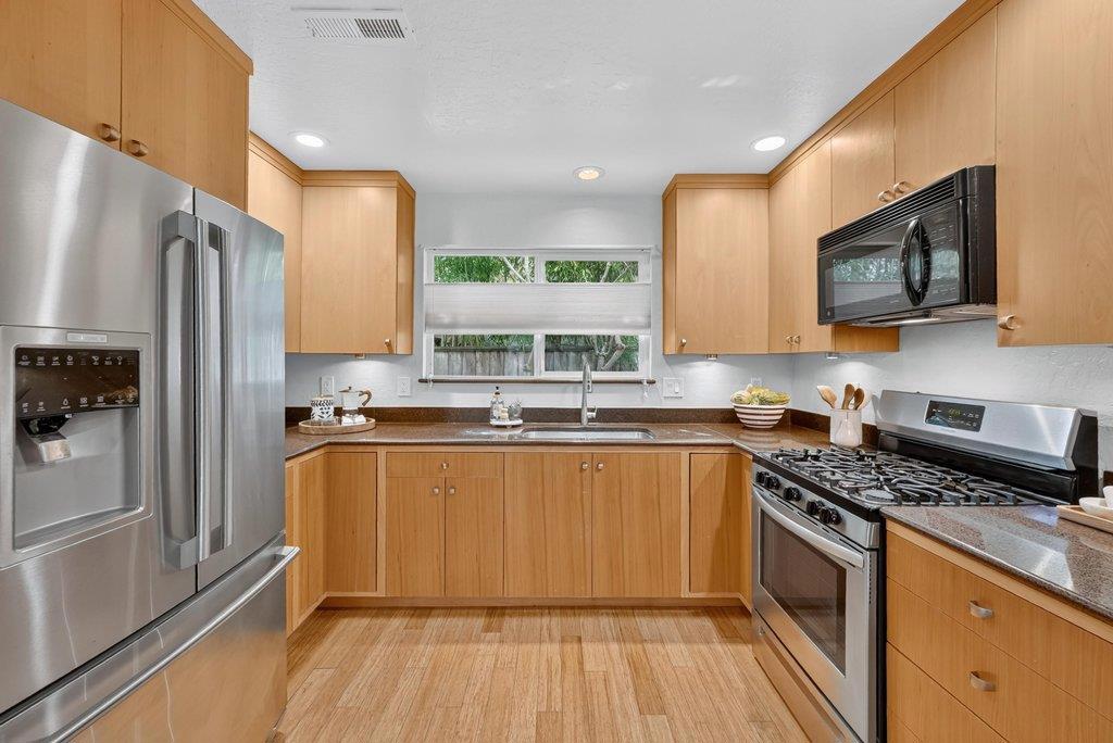 1200 Capitola Road 27