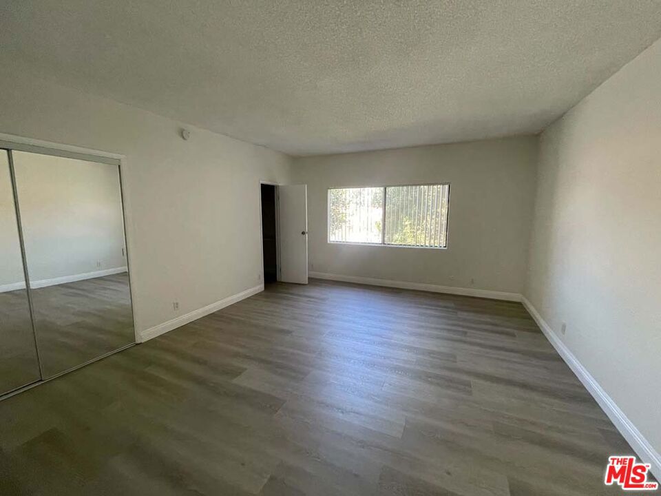 Spacious 3-bedroom, 3-bath, 3-story condo for rent in Van Nuys, conveniently located right off the I-405 near Sherman Way and Sepulveda Blvd. This beautifully updated home has been freshly painted throughout and features a large living room with a cozy fireplace, a huge kitchen, and an additional bonus room. The master bedroom includes a walk-in closet, and the unit is equipped with washer/dryer hookups. The kitchen comes with a stove and refrigerator, and an attached garage provides added convenience. Residents can also enjoy the building's great amenities, including a pool, spa, and dog park perfect for relaxation and leisure.