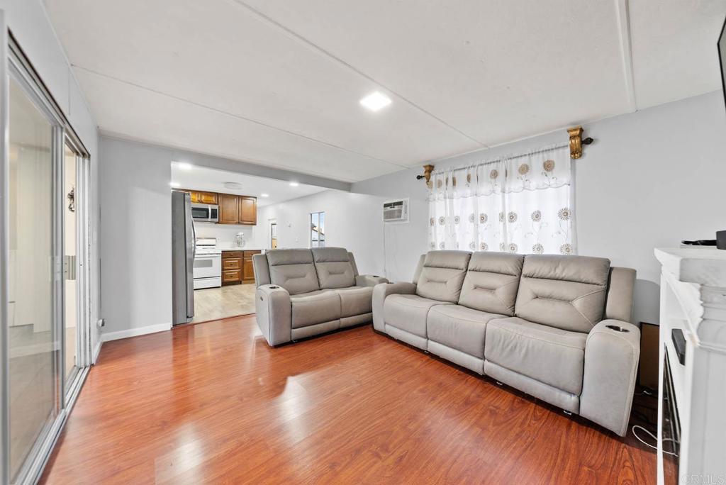 6460 Convoy #271 Court