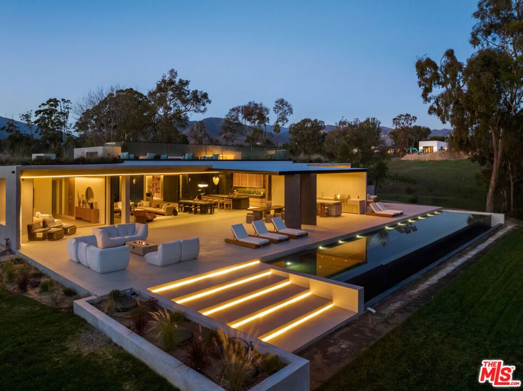 Photo of 29200 Larkspur Lane, Malibu, CA 90265 (MLS # 25619077)