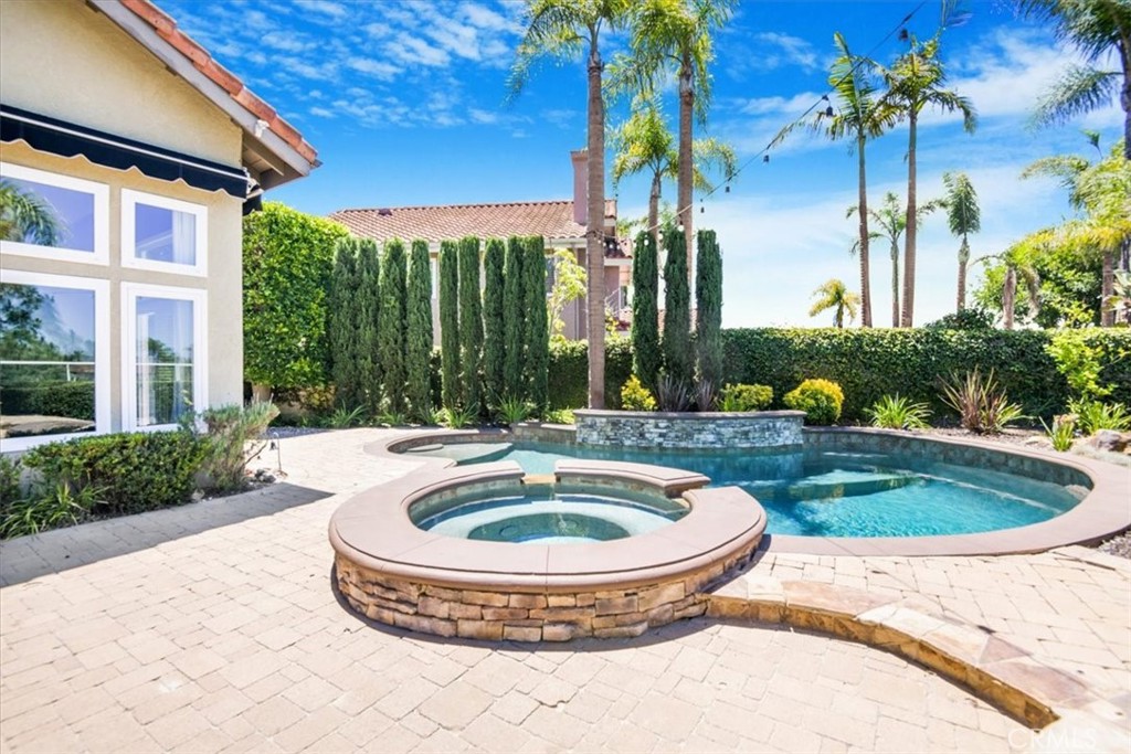 16 Vistamar Drive