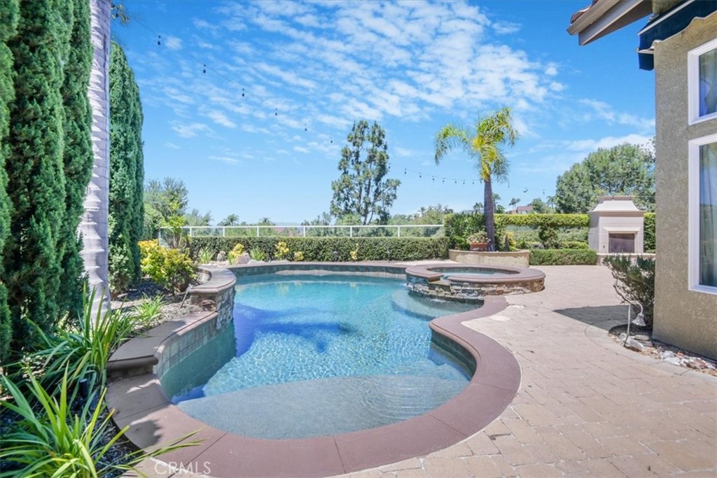 16 Vistamar Drive