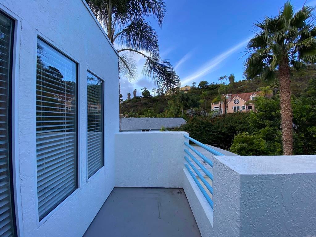 4594 Cove Drive