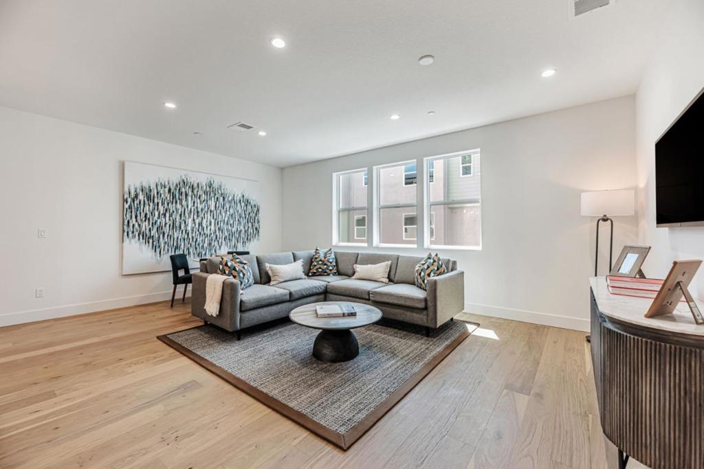 5005 Seashell Terrace