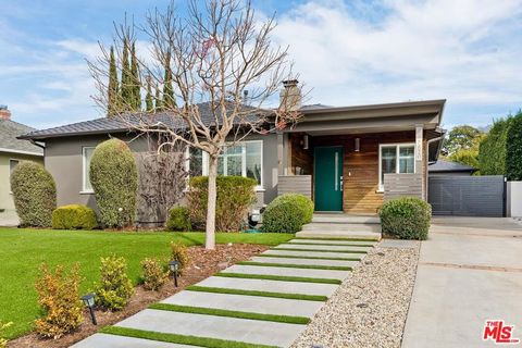 Photo of 7820 Agnew Avenue, Los Angeles, CA 90045 (MLS # 26664423)