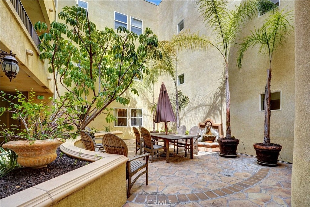 13935 Burbank Boulevard 105