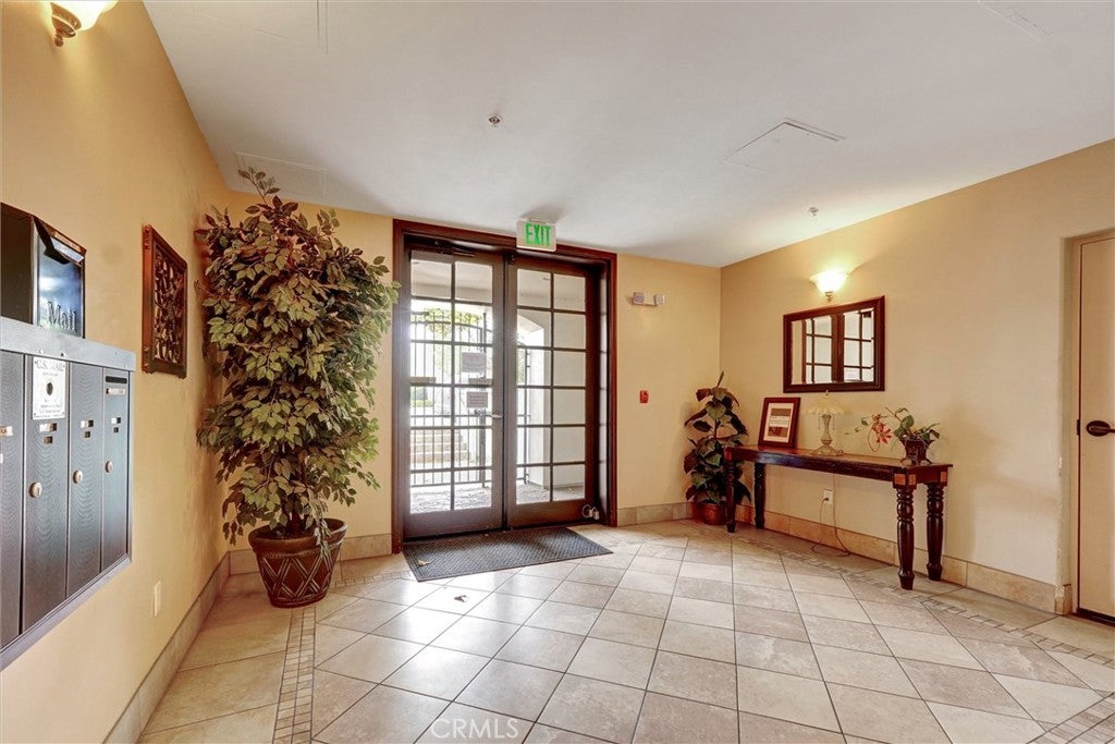13935 Burbank Boulevard 105