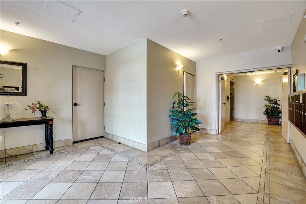 13935 Burbank Boulevard 105