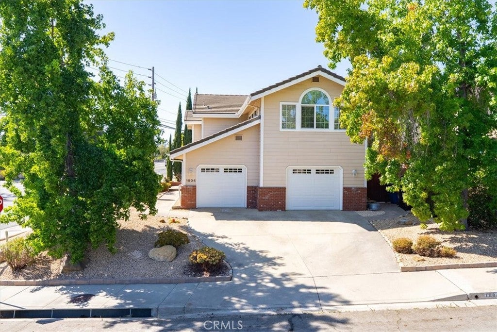 1604 La Vineda Court