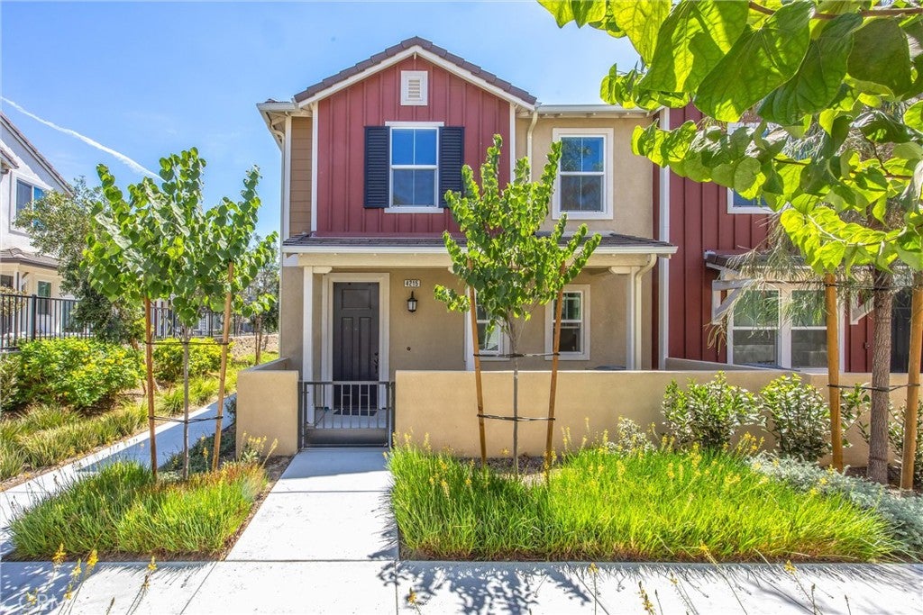 4215 E Carmel Privado