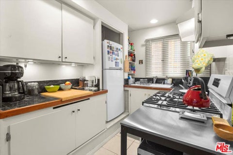 Tiny photo for 720 N La Fayette Park Place, Los Angeles, CA 90026 (MLS # 26869829)