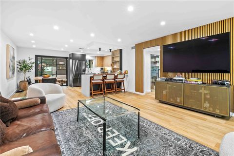 Photo of 635 E Magnolia Blvd #B, Burbank, CA 91501 (MLS # BB25256576)