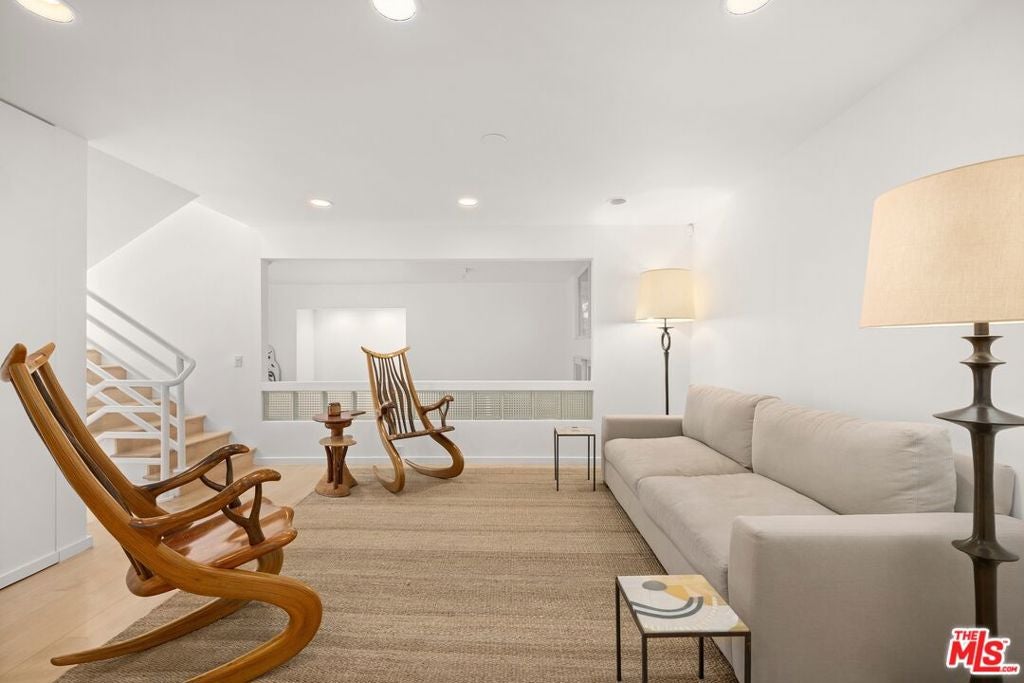 2641 Rinconia Drive, Los Angeles CA 90068
