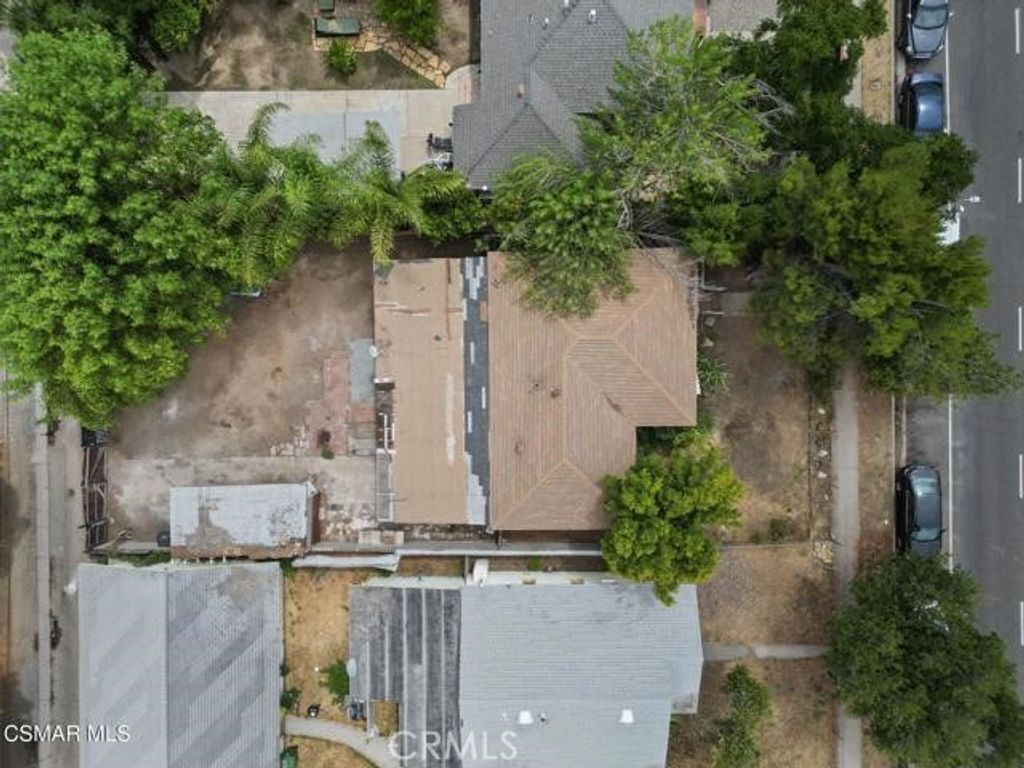 Photo of 17917 Burbank, Encino, CA 91316 (MLS # SR25258057)