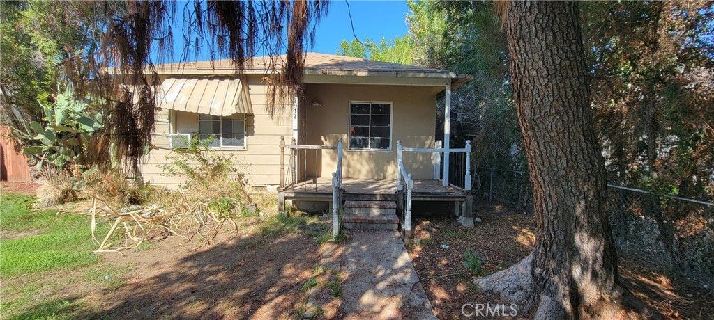 Photo of 17917 Burbank, Encino, CA 91316 (MLS # SR25258057)