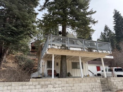 Photo of 719 Ridge Way, Green Valley Lake, CA 92341 (MLS # IV26035101)