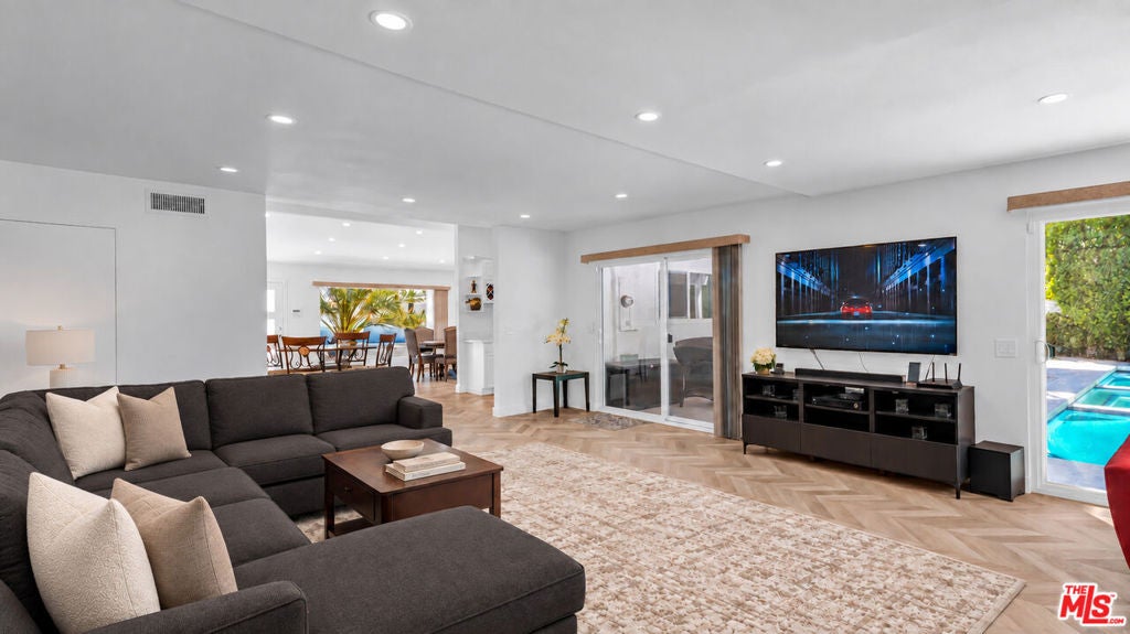 2303 N Magnolia Road