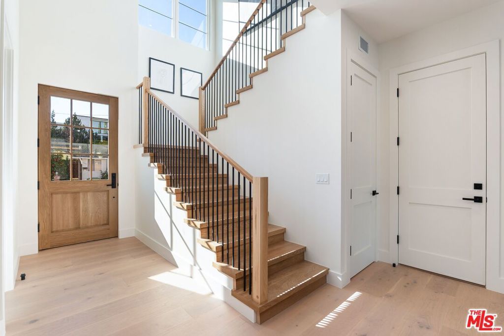 Photo of 3662 Stoner Avenue, Los Angeles, CA 90066 (MLS # 26634467)