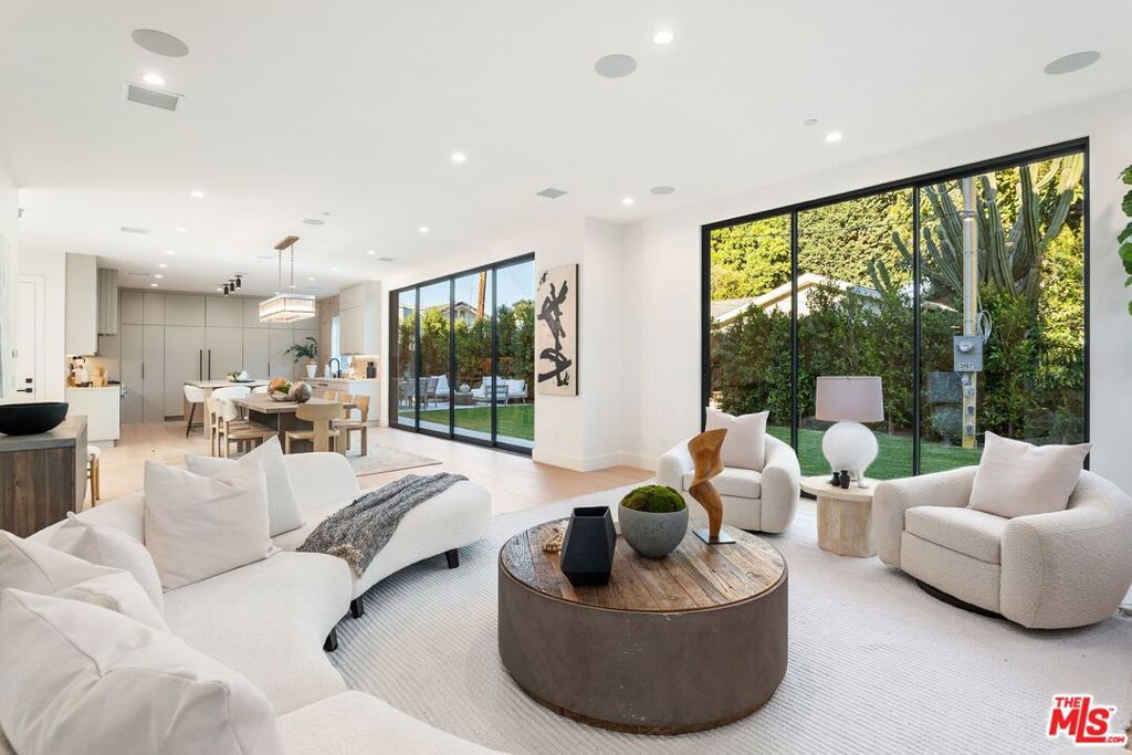 Photo of 3662 Stoner Avenue, Los Angeles, CA 90066 (MLS # 26634467)