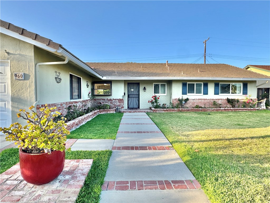 Welcome to this charming single-story, 4-bedroom, 2-bath home in Mesa Del Mar!
This home boasts a huge front and back yard, perfect for outdoor activities. The entire home, including the kitchen cabinets, has been freshly painted. Both bathrooms feature double sinks with brand new faucets and light fixtures, and the master bath includes a newly installed vanity. The updated kitchen comes equipped with stainless steel appliances, quartz countertops, and ample storage. The living room offers a cozy fireplace and large sliding doors that fill the space with natural light and provide a beautiful view of the yard.
Conveniently located, this house is just minutes away from major freeways (405, 55, 73), as well as local beaches and South Coast Plaza. It is also situated within the highly acclaimed National Blue Ribbon Award-winning Newport-Mesa School District.