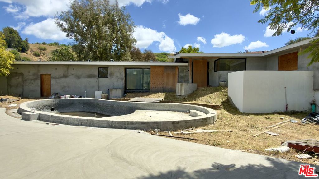 3200 Coldwater Canyon Avenue