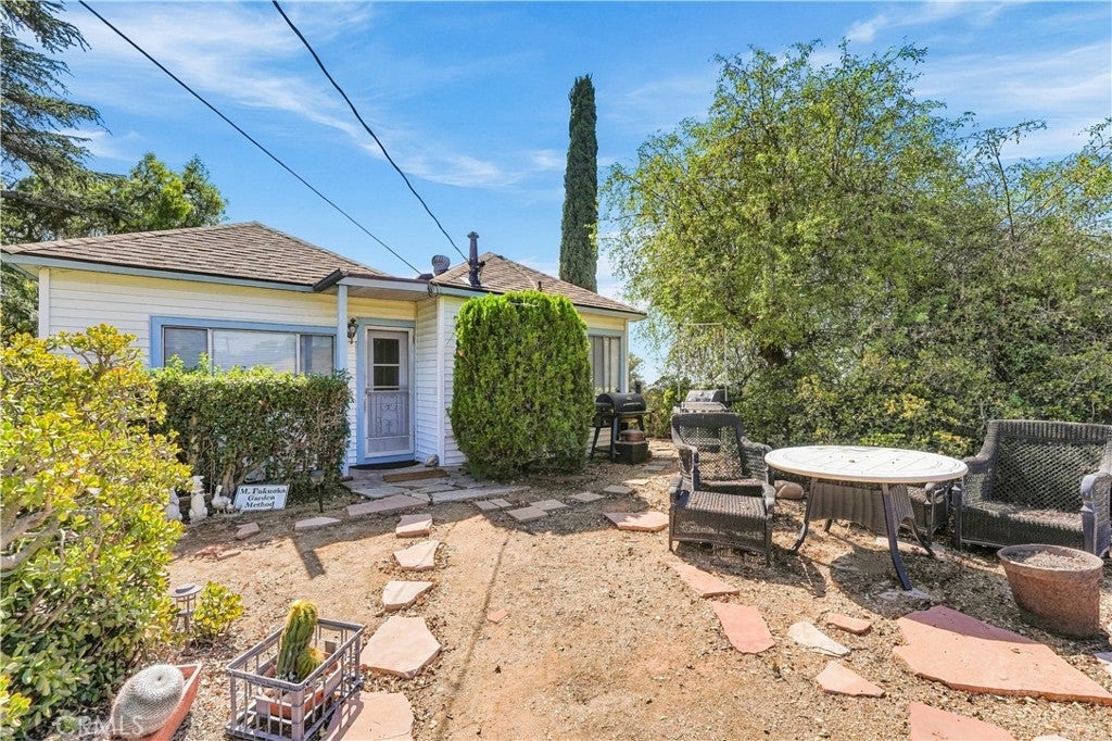 1441 Vista del Valle Way