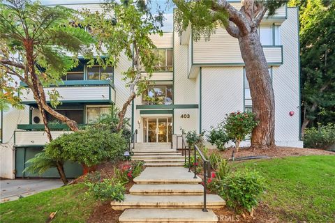 Photo of 403 N Oakhurst Dr #204, Beverly Hills, CA 90210 (MLS # AR26012331)