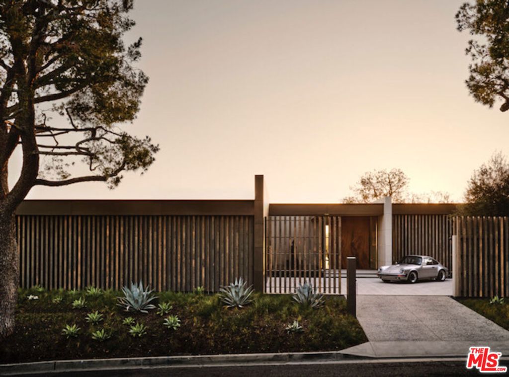 Photo of 1655 Carla Rdg, Beverly Hills, CA 90210 (MLS # 25601345)