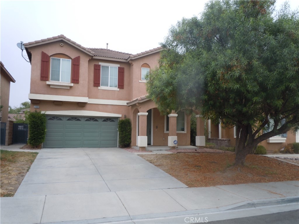 Rancho Vella Vista Community, This is a nice area in Murrieta, this house has 4 bedrooms and 3 bathrooms, one bedroom and full bath downstairs, it has title flooring downstairs, granite counter top and and maple kitchen cabinets and has pantry. Landry room upstairs, big loft room, huge closet in master bedroom.